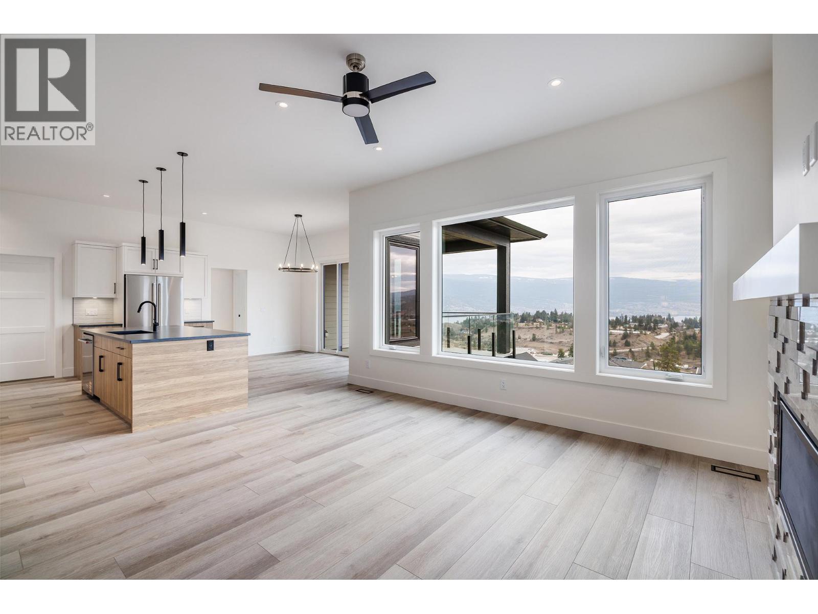 17567 Dickinson Place, Summerland