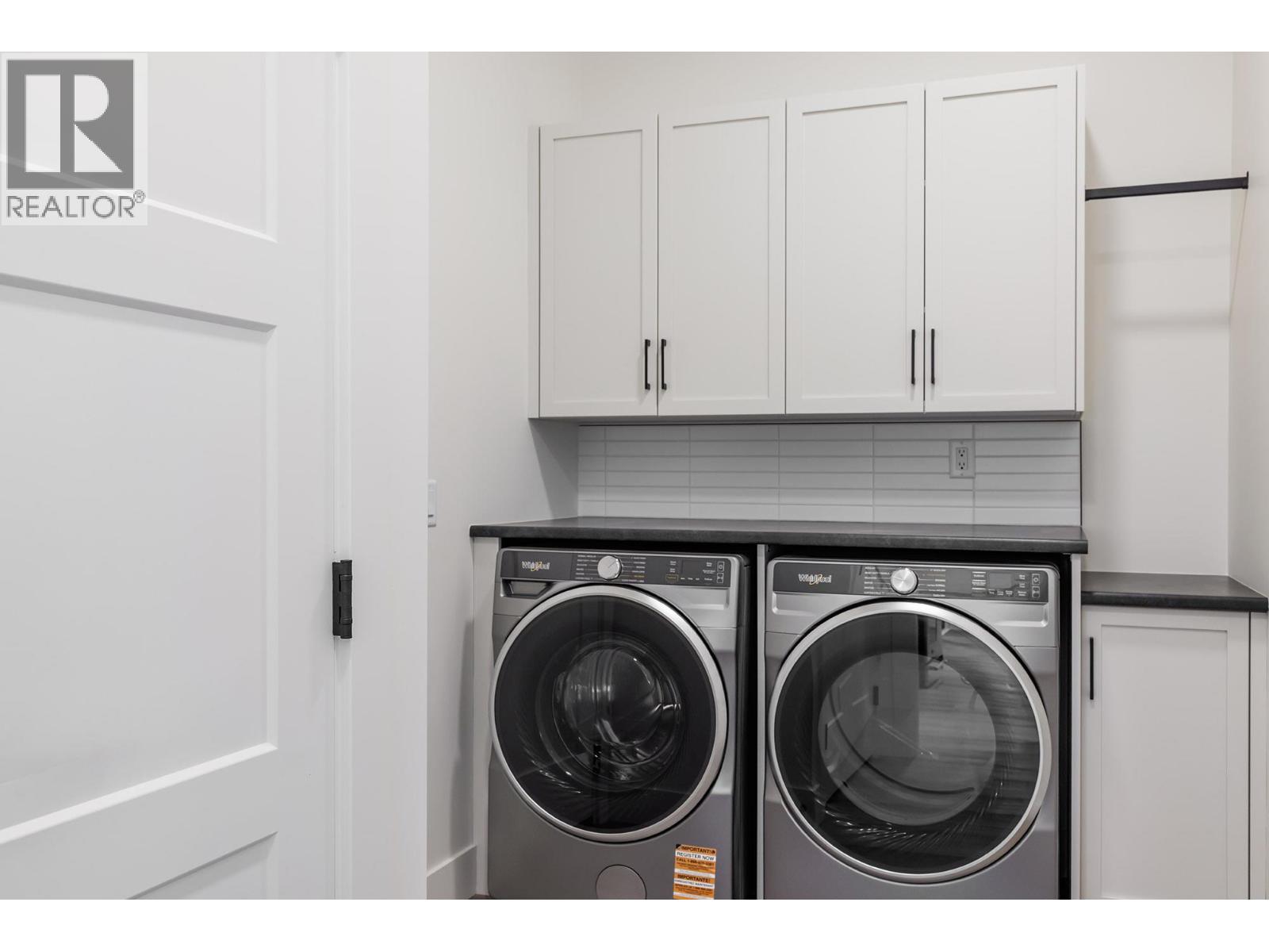 17567 Dickinson Place, Summerland