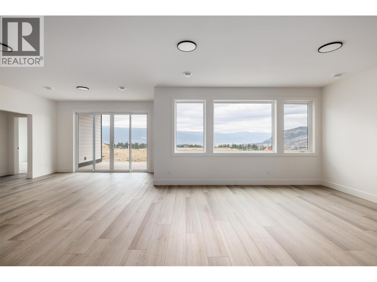 17567 Dickinson Place, Summerland