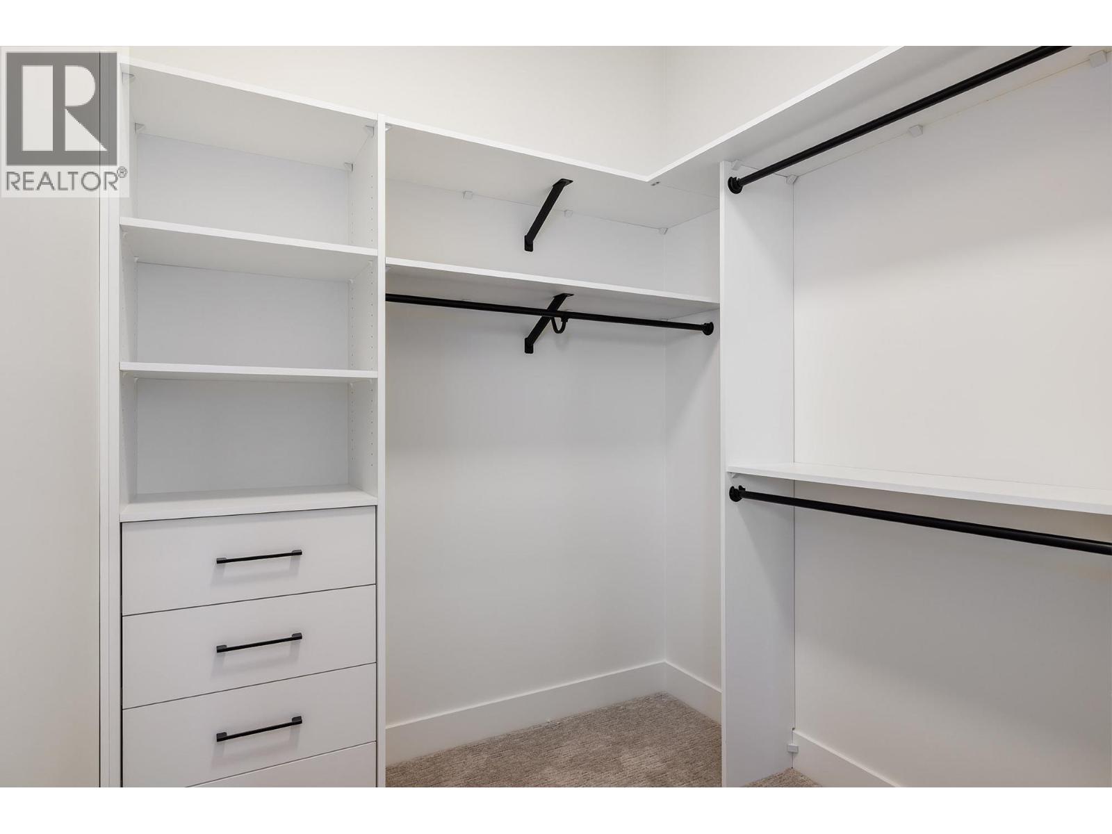 17567 Dickinson Place, Summerland