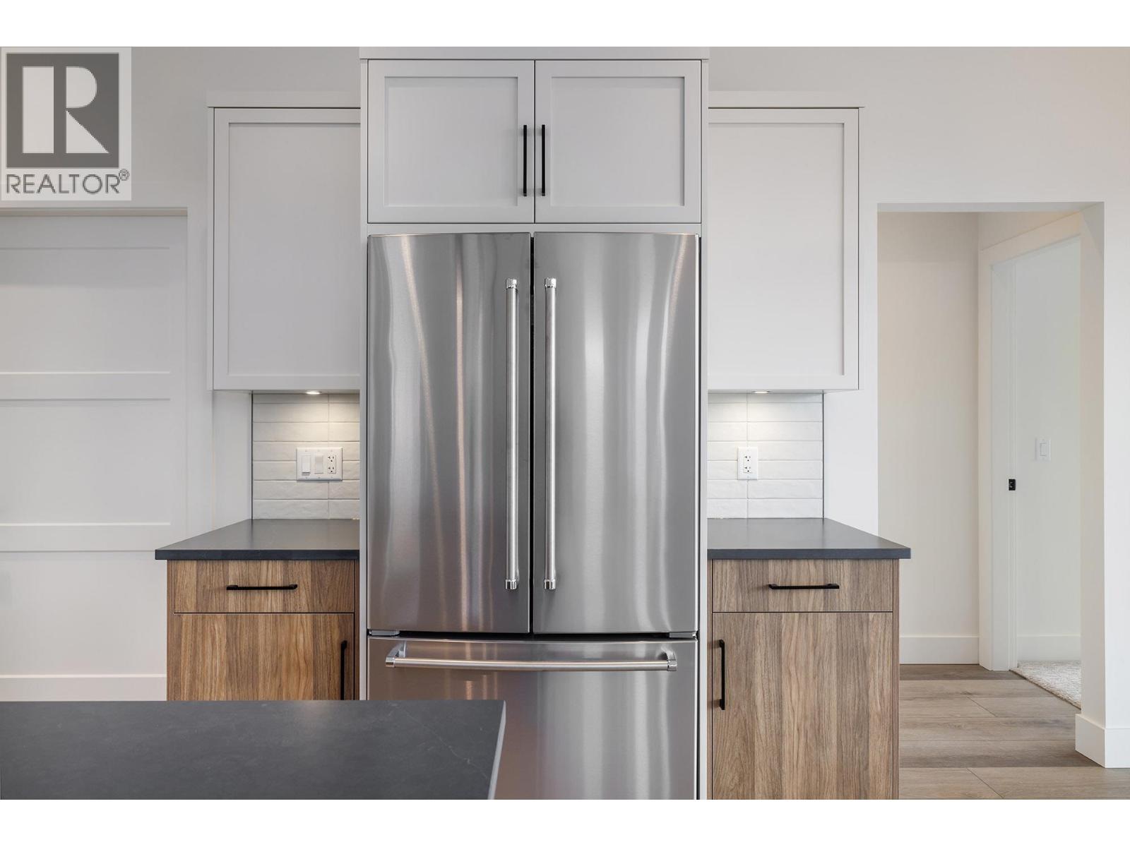 17567 Dickinson Place, Summerland