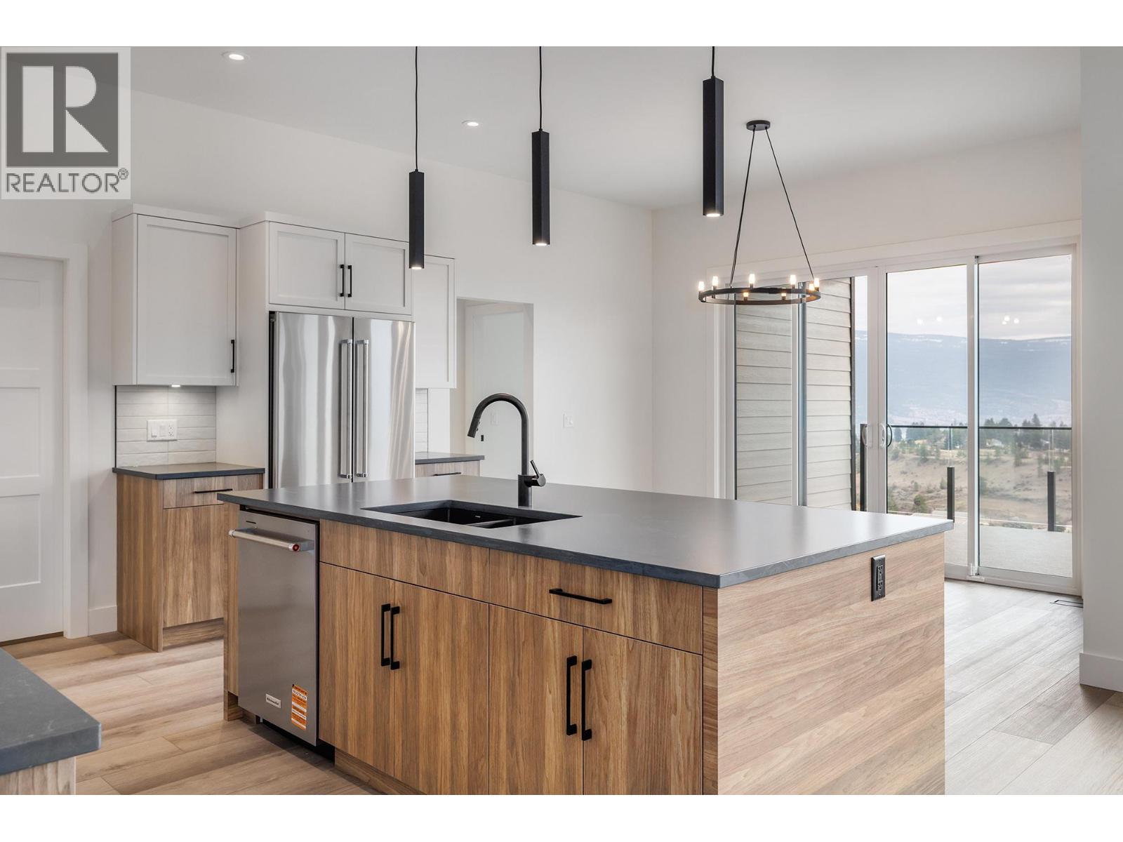 17567 Dickinson Place, Summerland