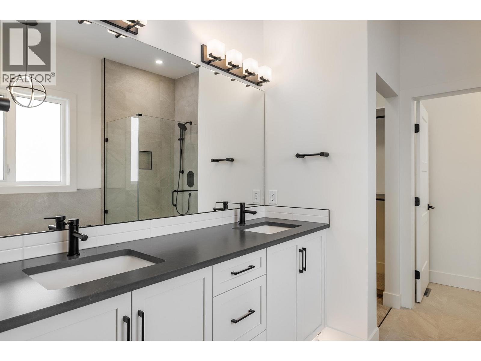 17567 Dickinson Place, Summerland