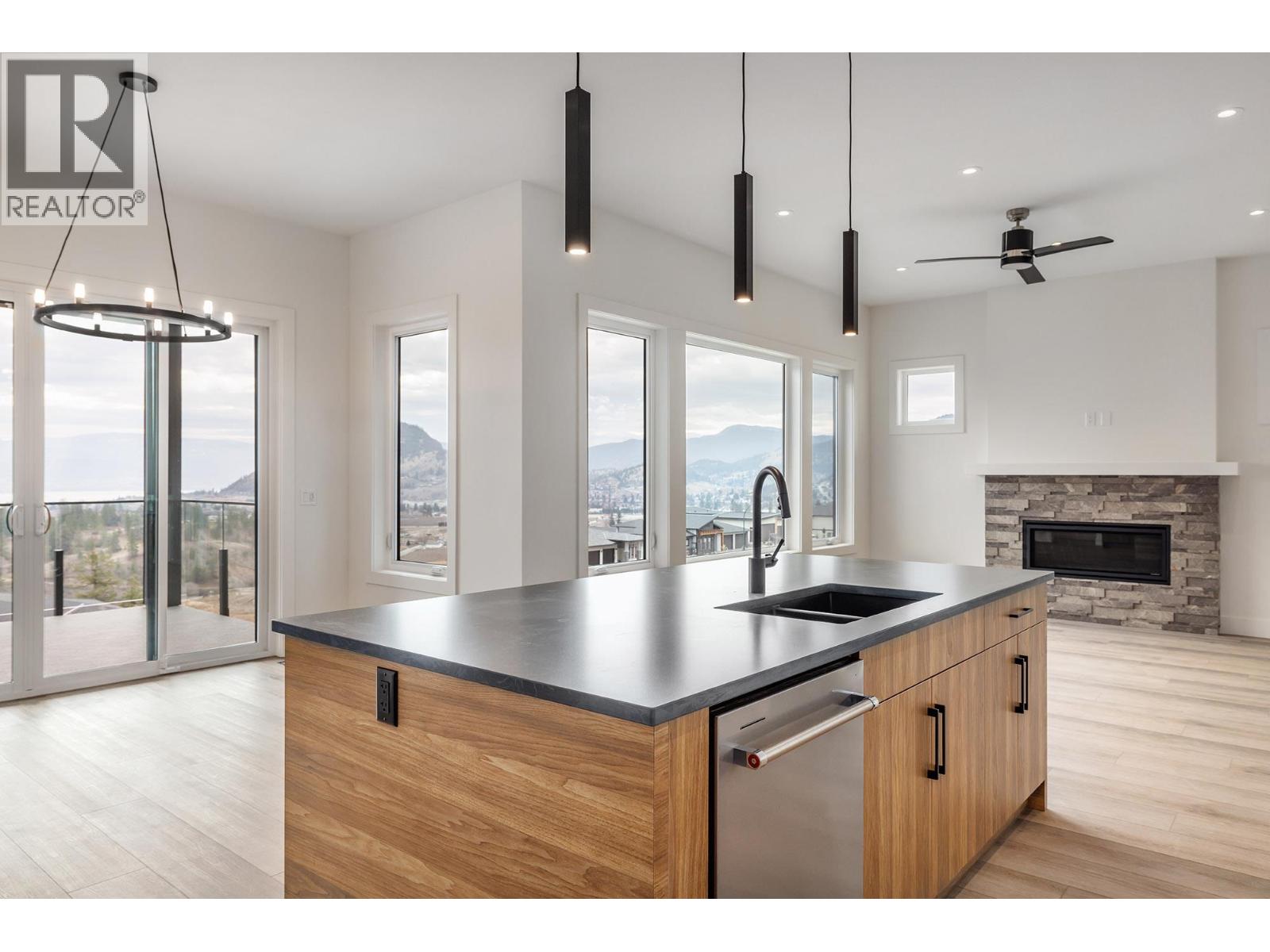 17567 Dickinson Place, Summerland