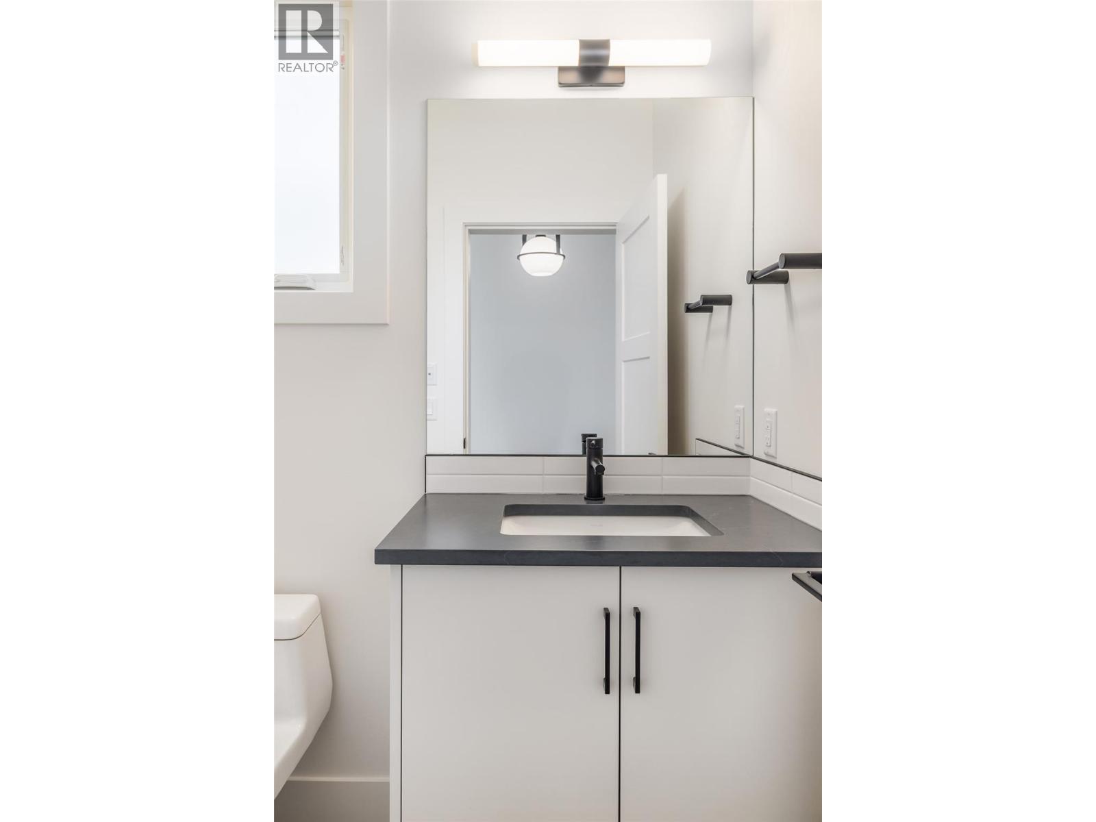 17567 Dickinson Place, Summerland