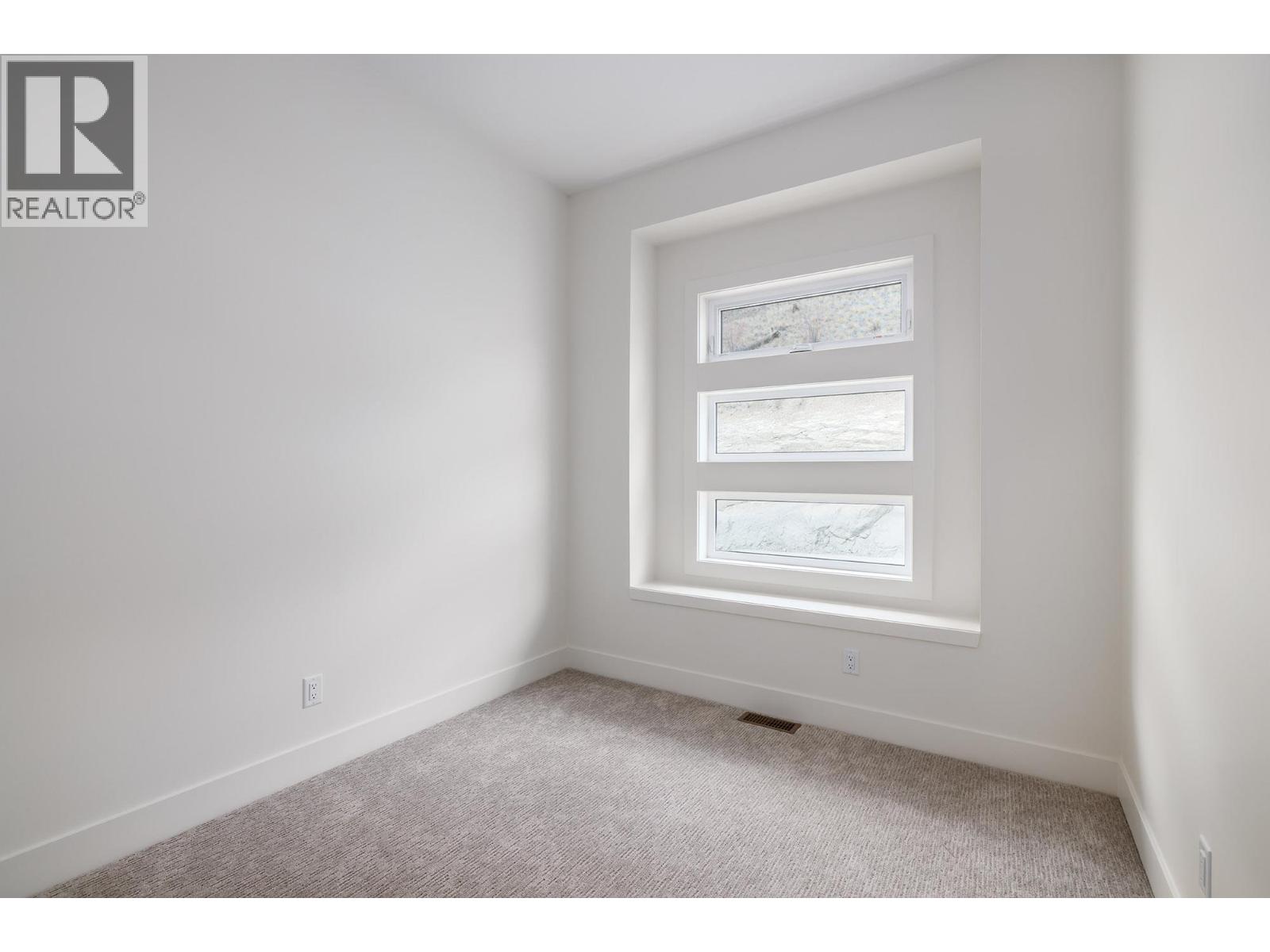 17567 Dickinson Place, Summerland