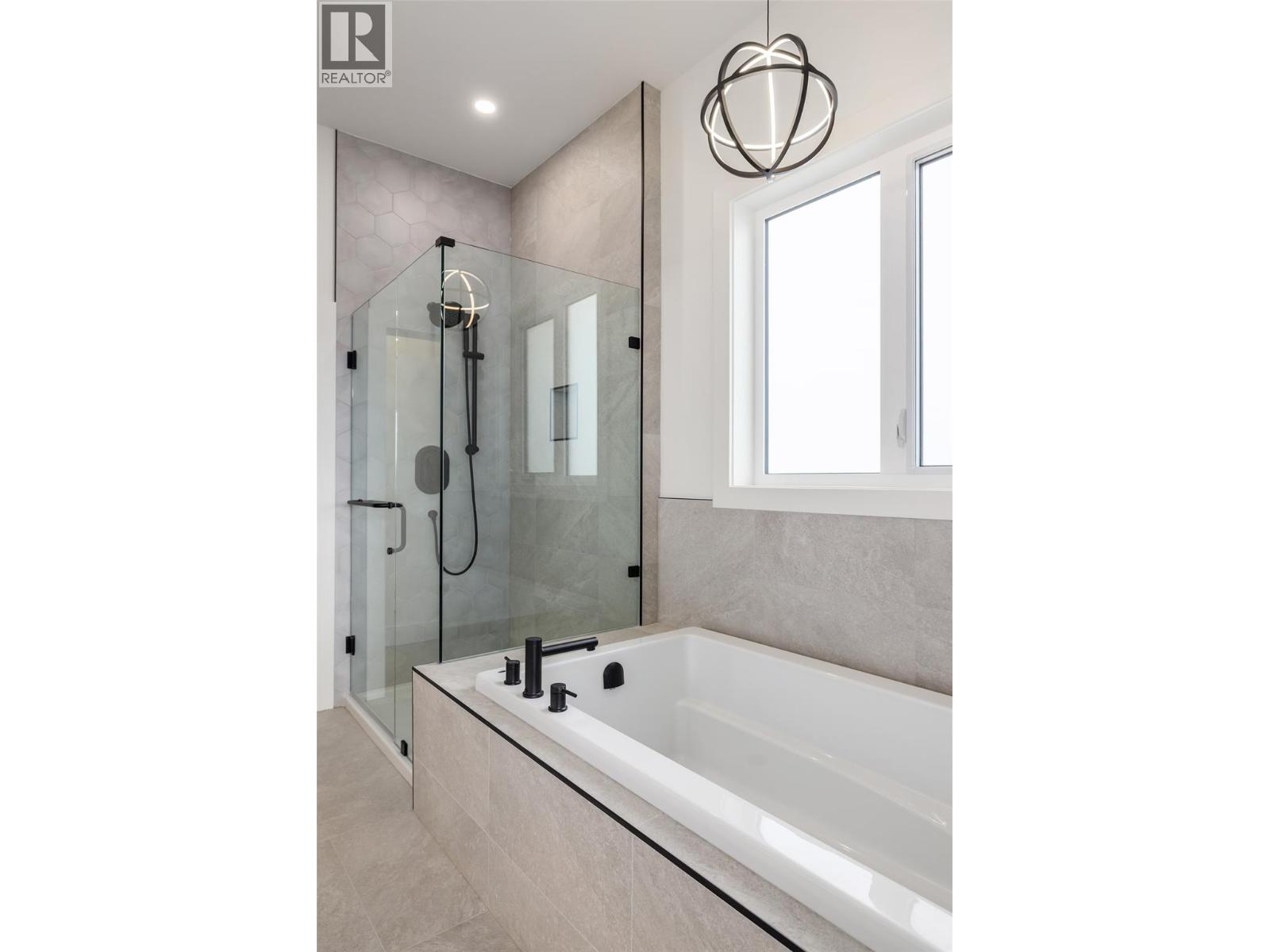 17567 Dickinson Place, Summerland