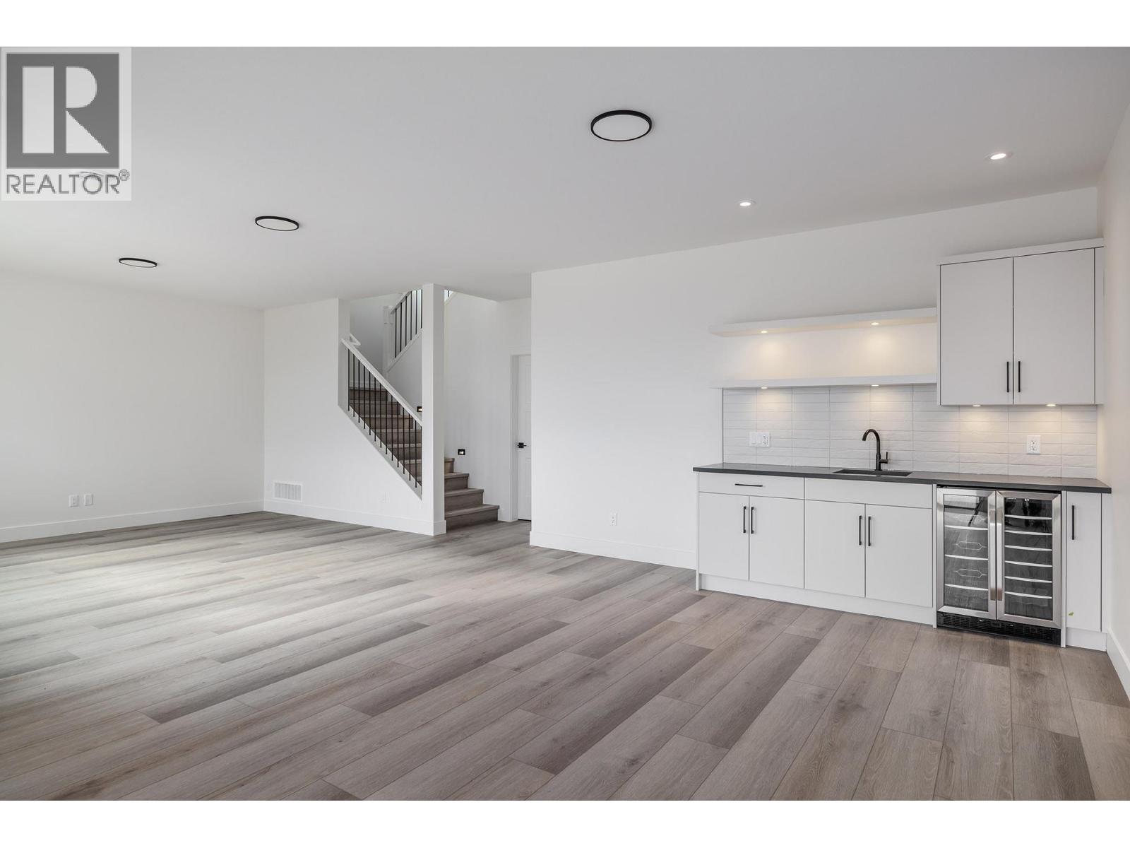 17567 Dickinson Place, Summerland