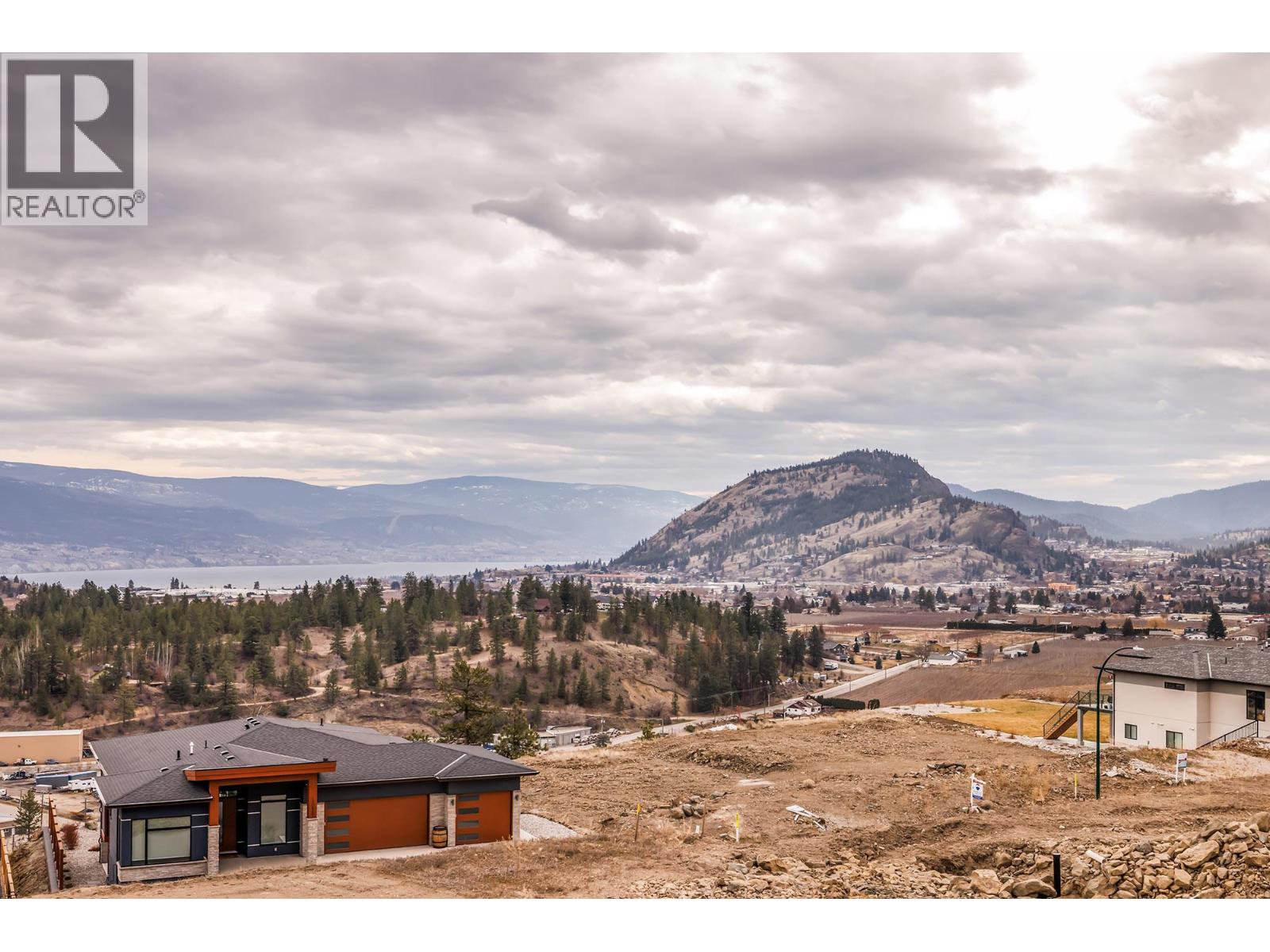 17567 Dickinson Place, Summerland