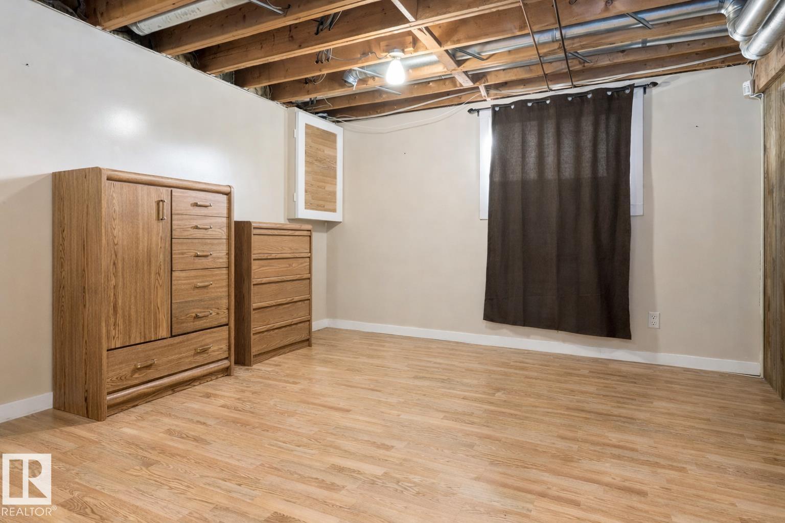 Single Family House Bi-level for Sale in   AV NW Edmonton 