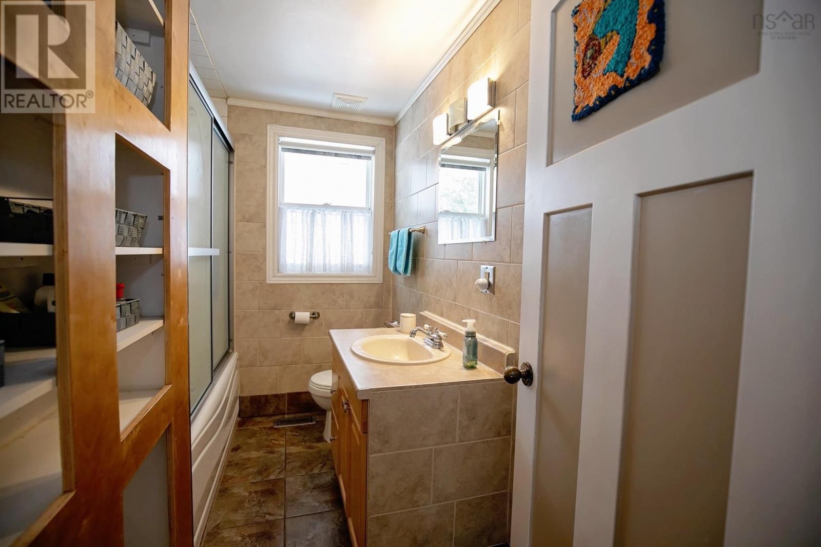 Property 24 of 41 of 255 Victoria Street E