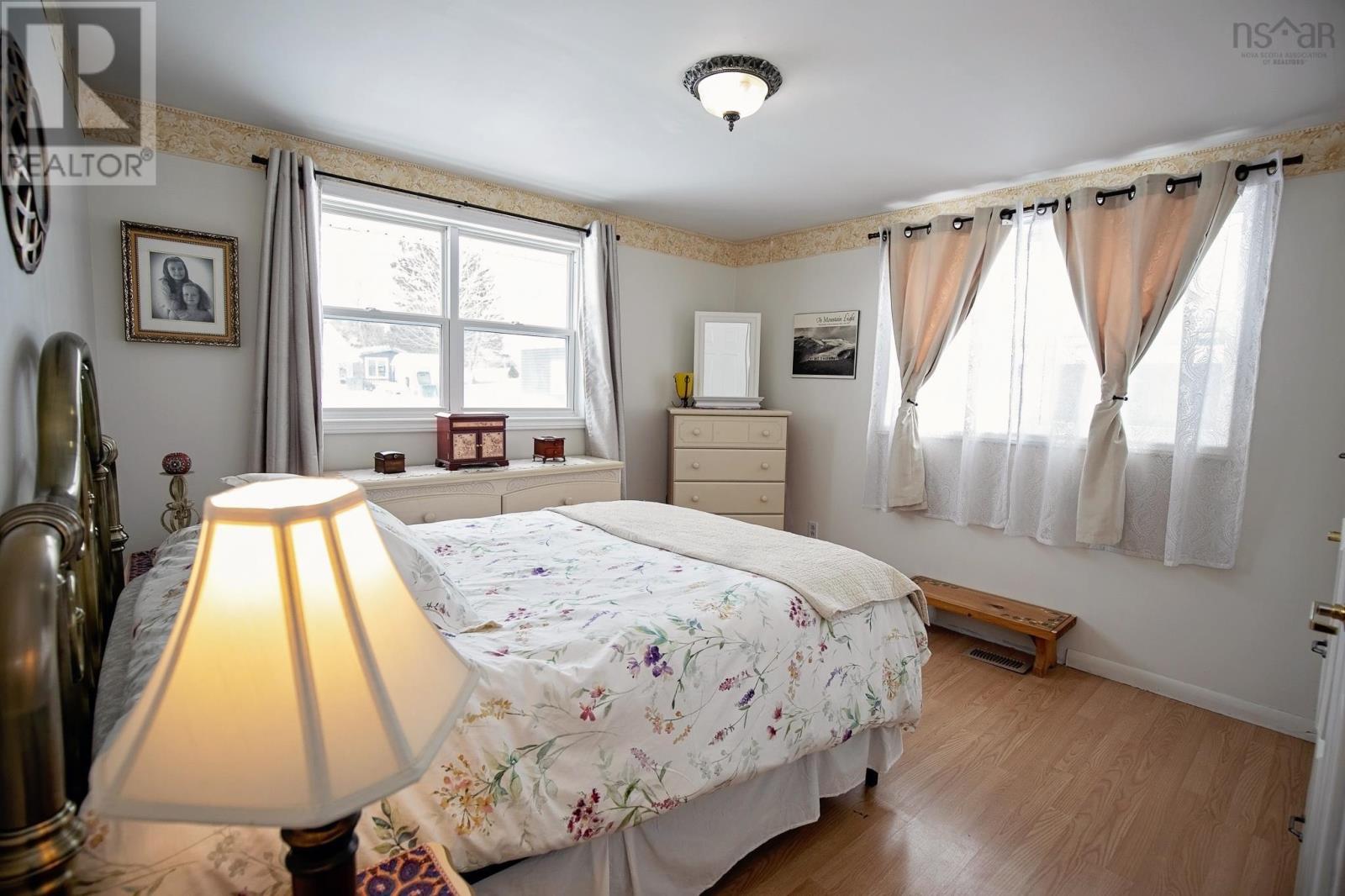 Property 26 of 41 of 255 Victoria Street E