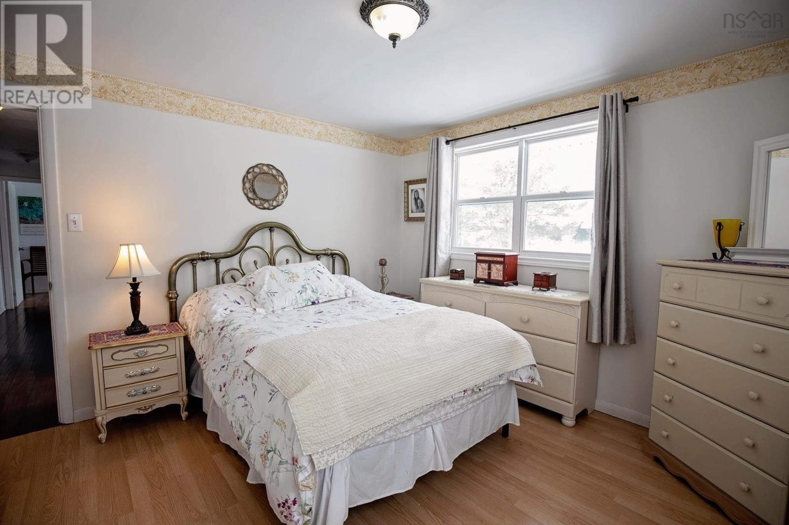 Property 27 of 41 of 255 Victoria Street E