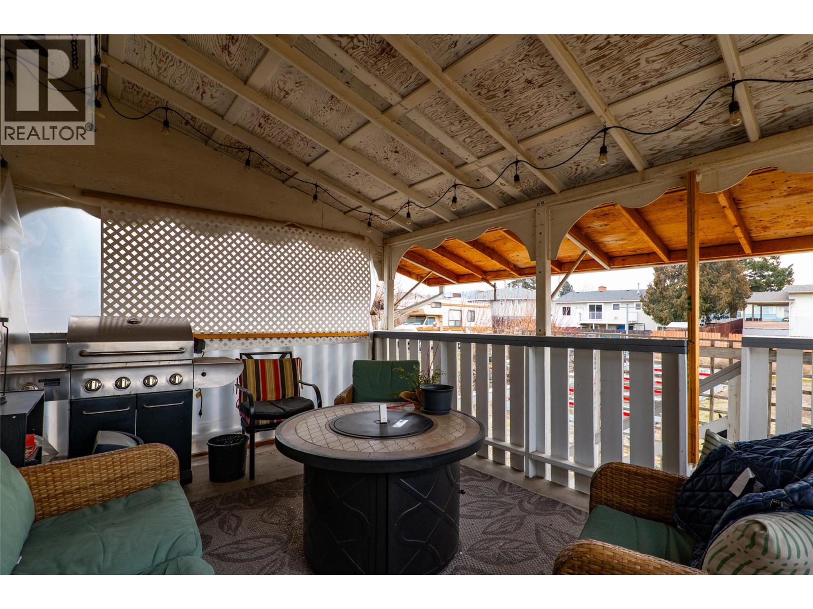 881 PEMBROKE AVENUE - 21