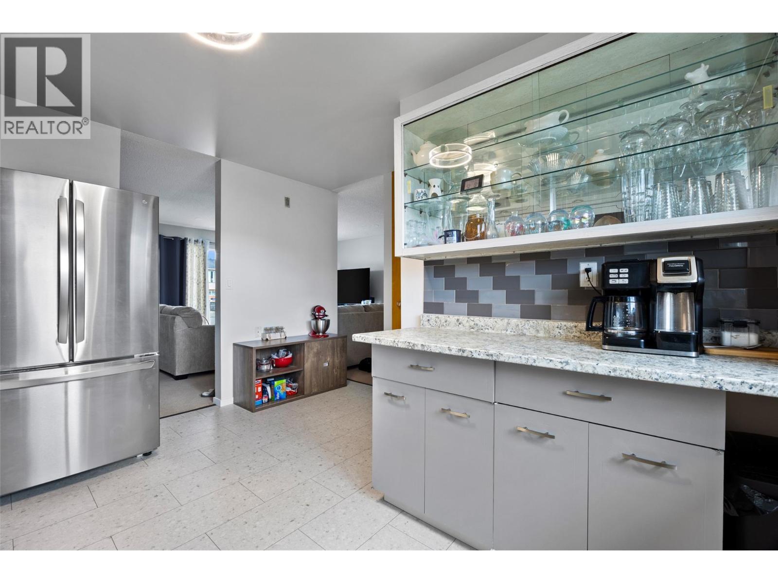 881 PEMBROKE AVENUE - 12