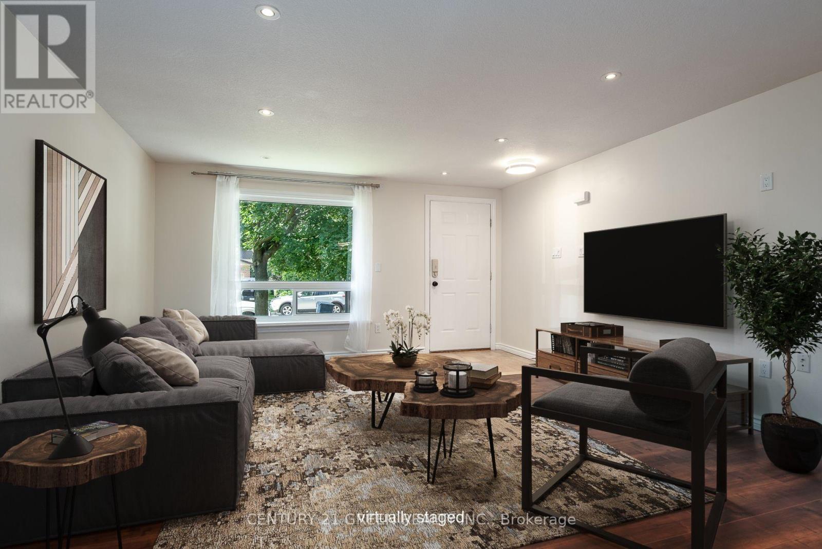 8 PAMELA PLACE - 18