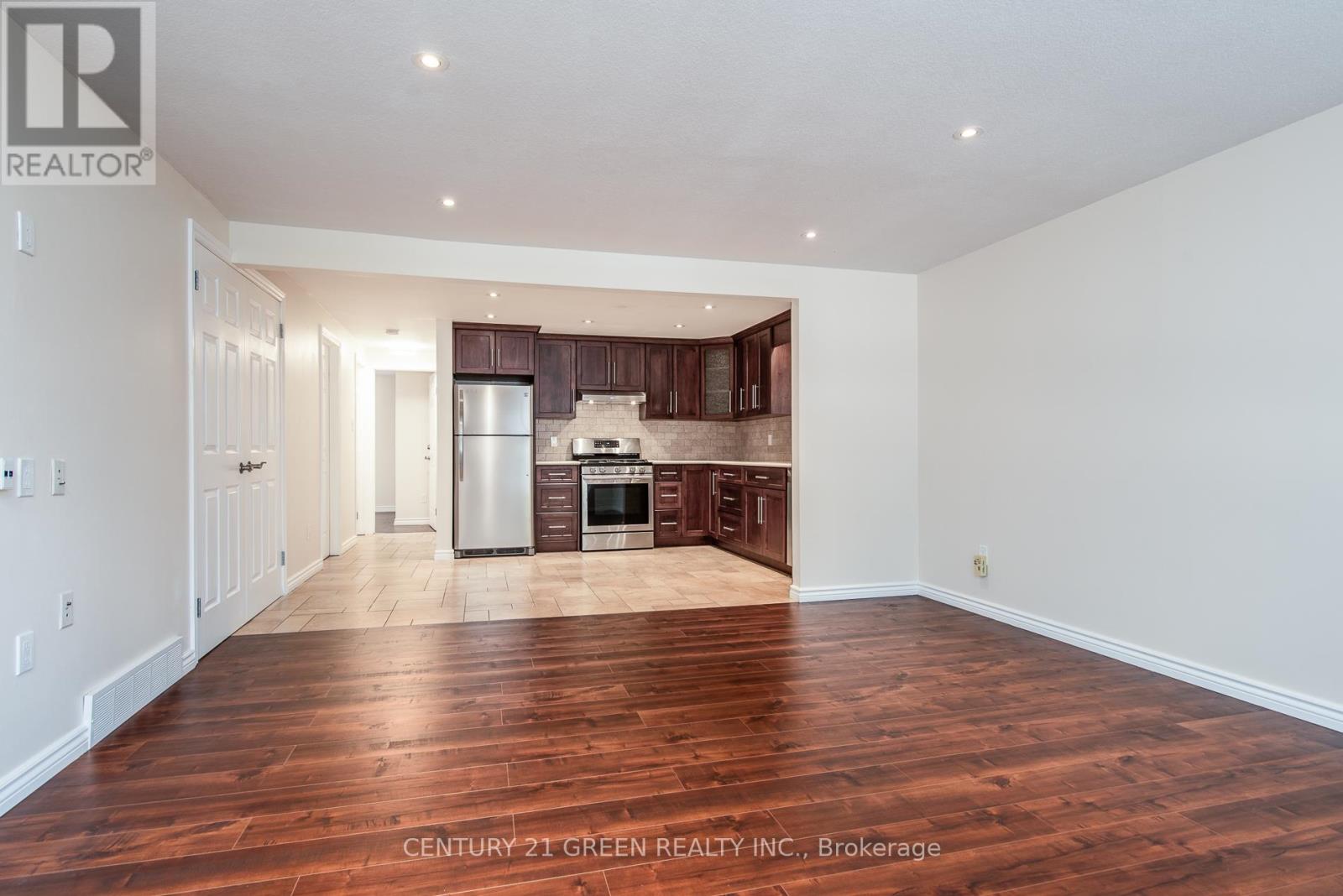 8 PAMELA PLACE - 21