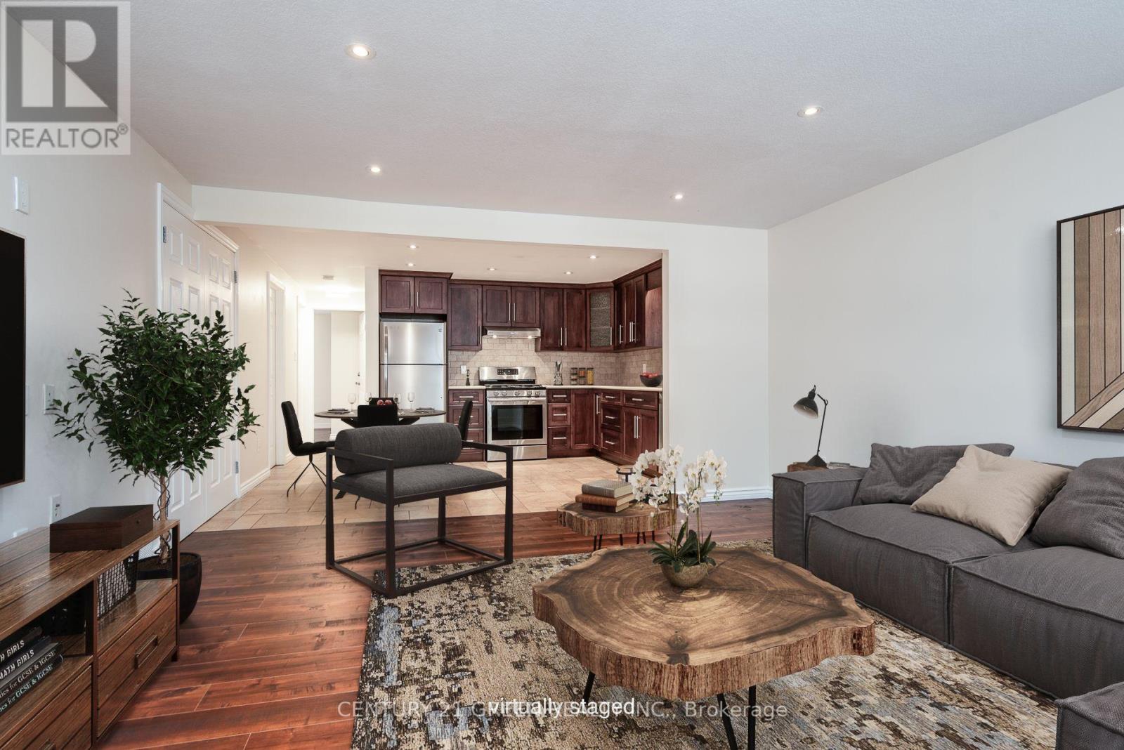 8 PAMELA PLACE - 22