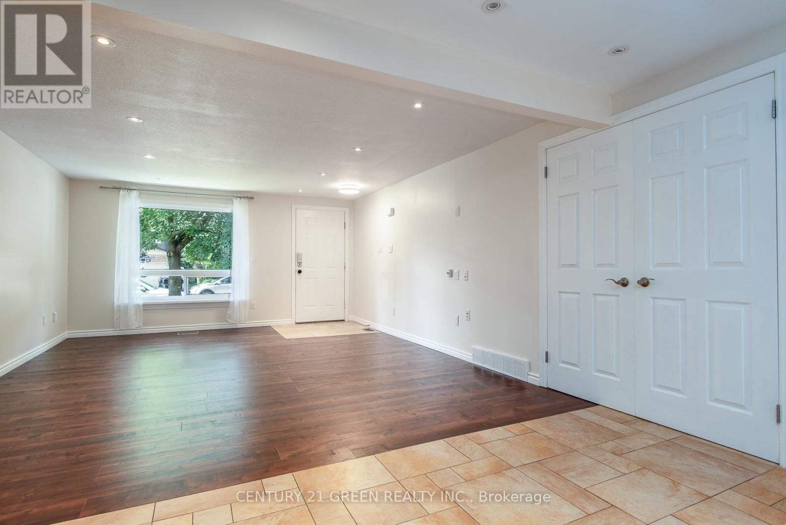 8 PAMELA PLACE - 29