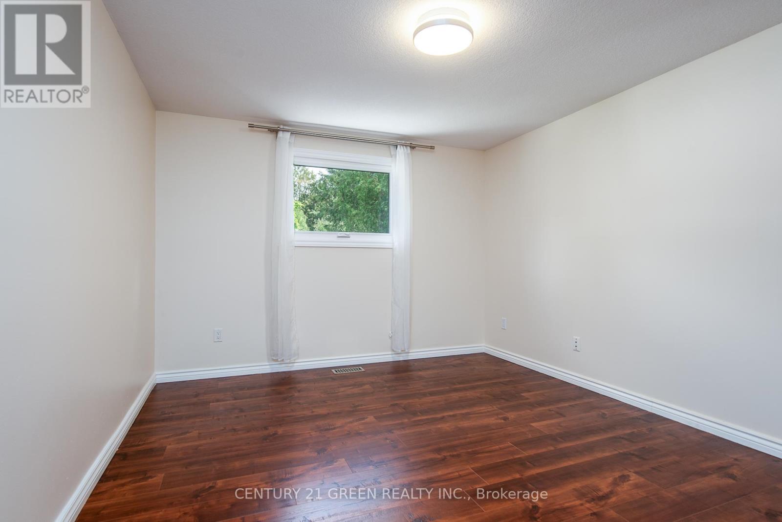 8 PAMELA PLACE - 31