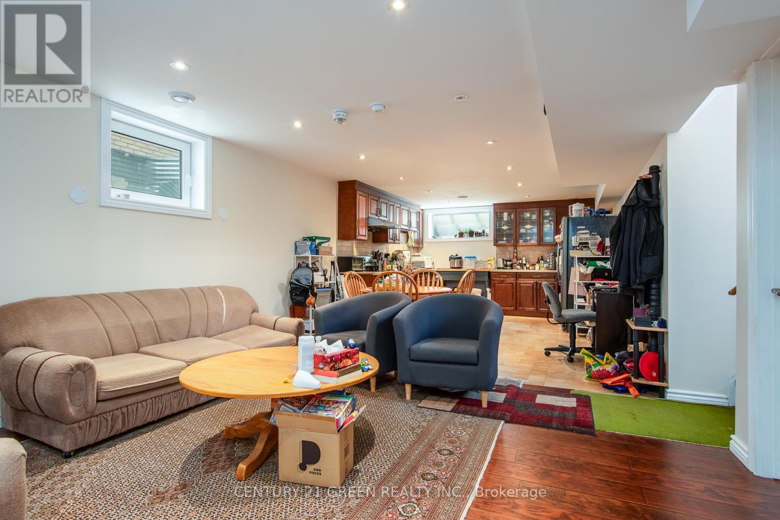 8 PAMELA PLACE - 38
