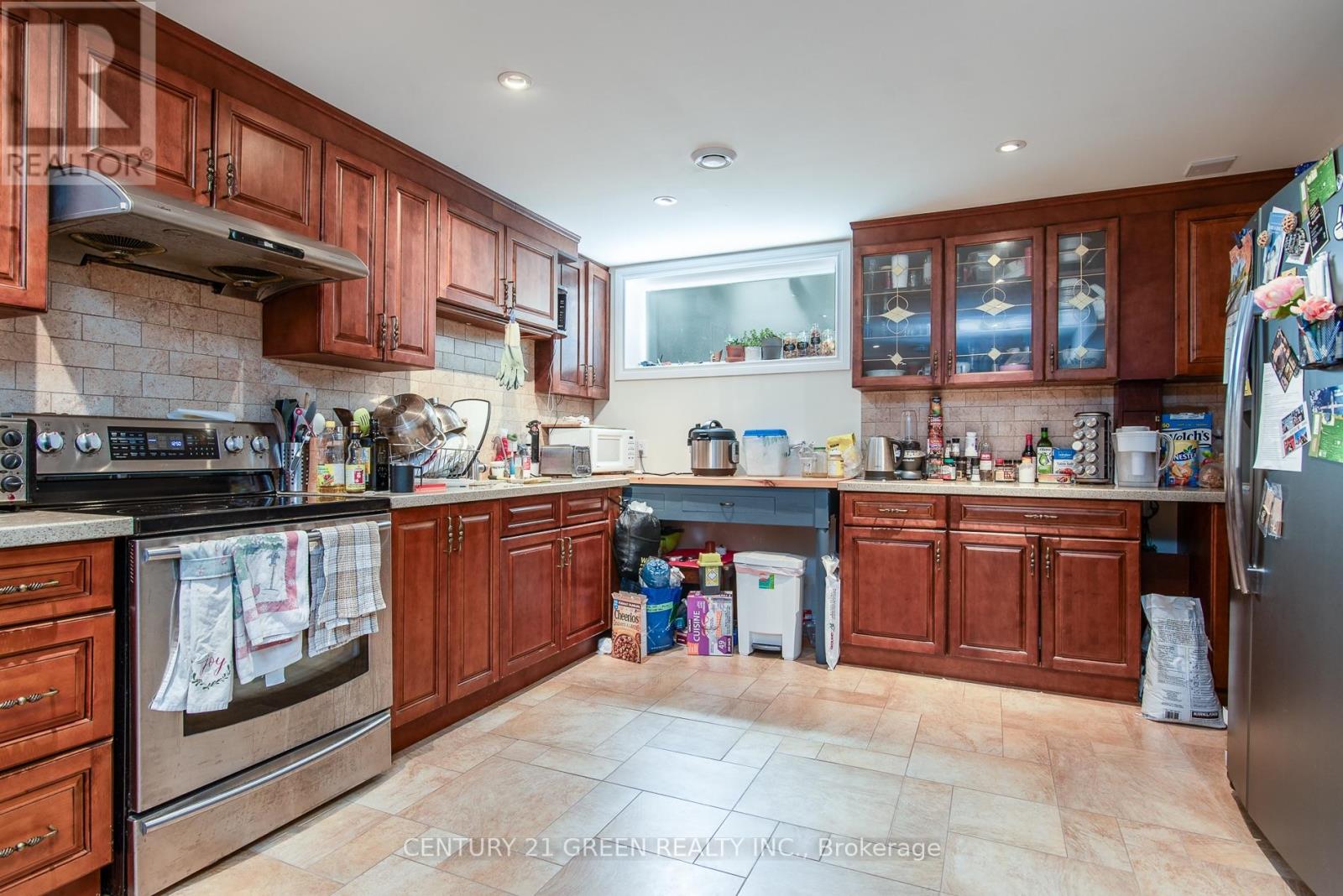 8 PAMELA PLACE - 40