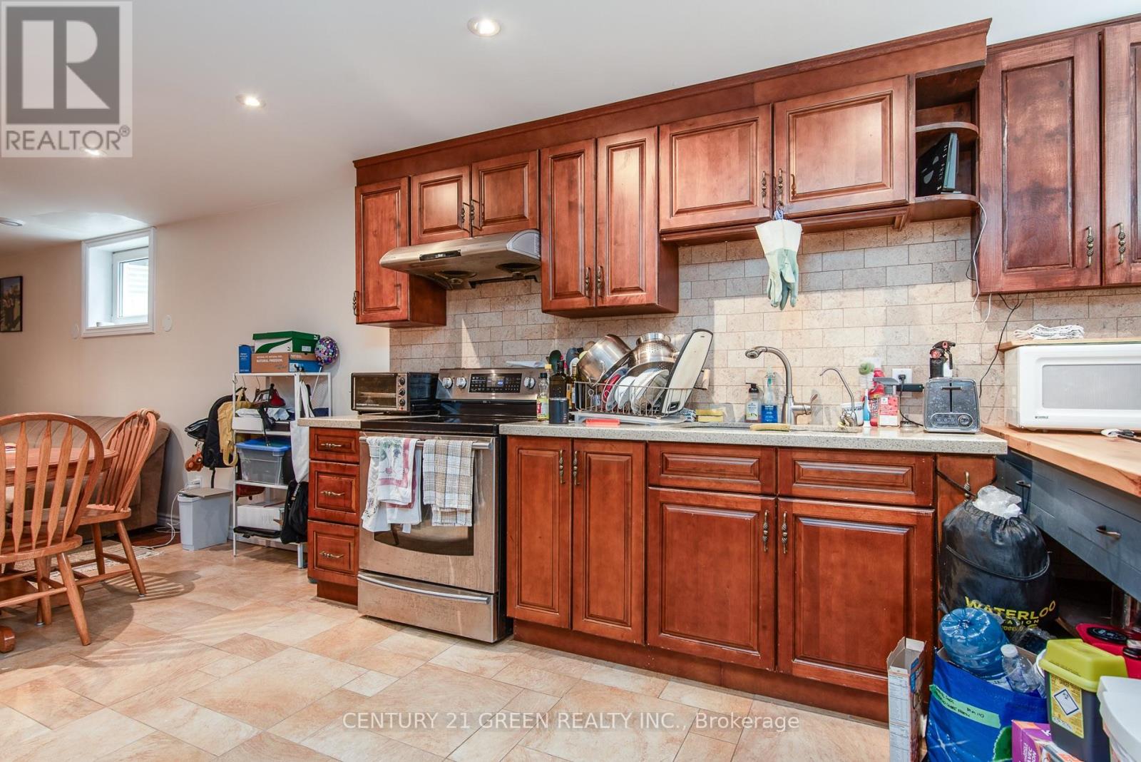 8 PAMELA PLACE - 41