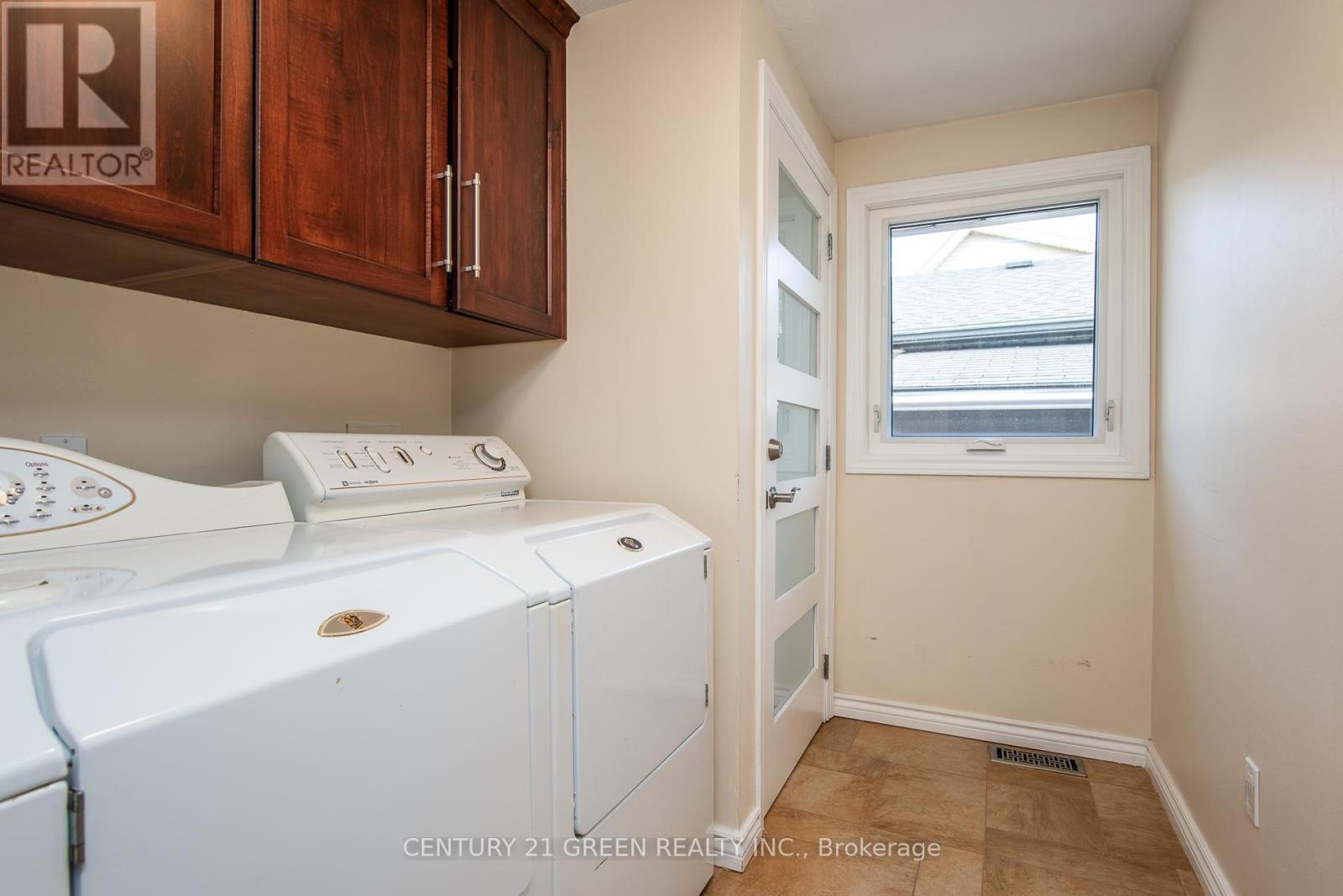 8 PAMELA PLACE - 46