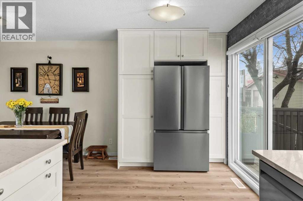 Single Family House for Sale in  Berkley Drive NW Beddington Heights Calgary 