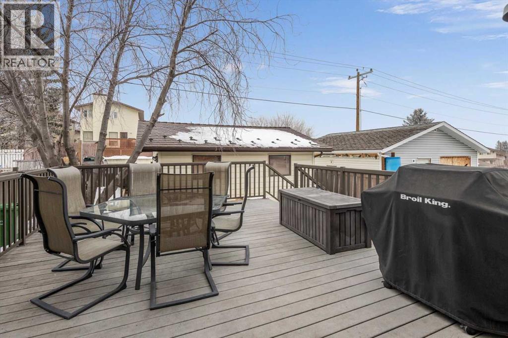 Single Family House for Sale in  Berkley Drive NW Beddington Heights Calgary 