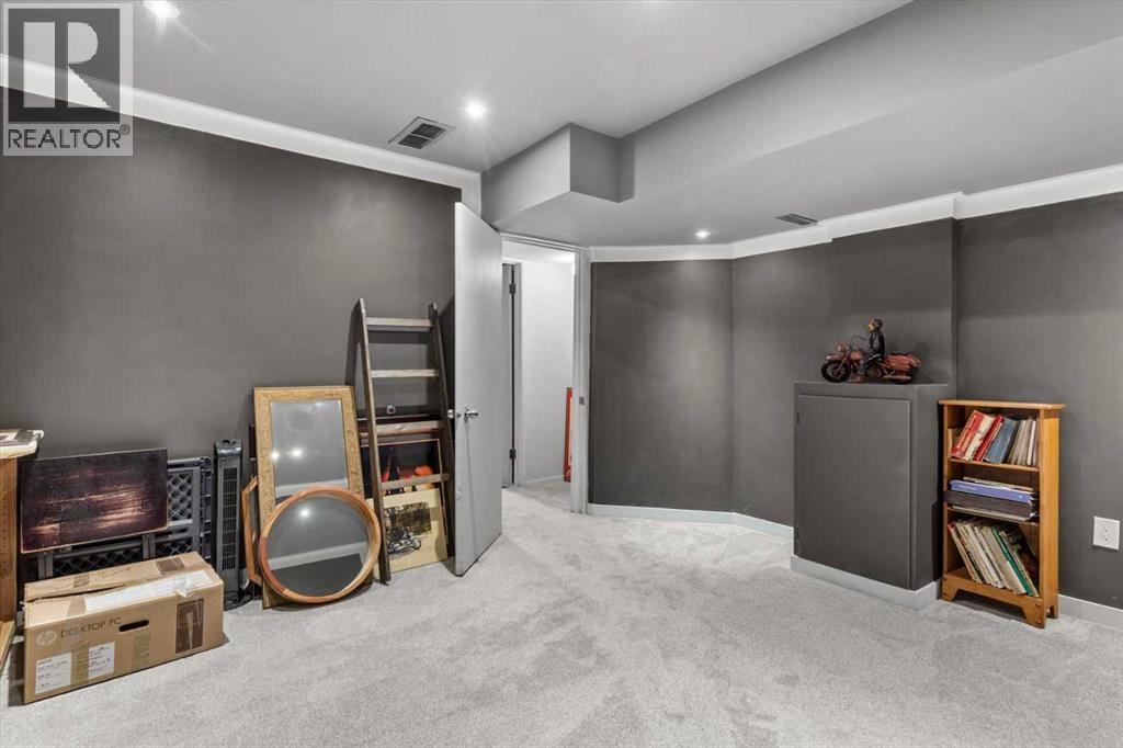 Single Family House for Sale in  Berkley Drive NW Beddington Heights Calgary 