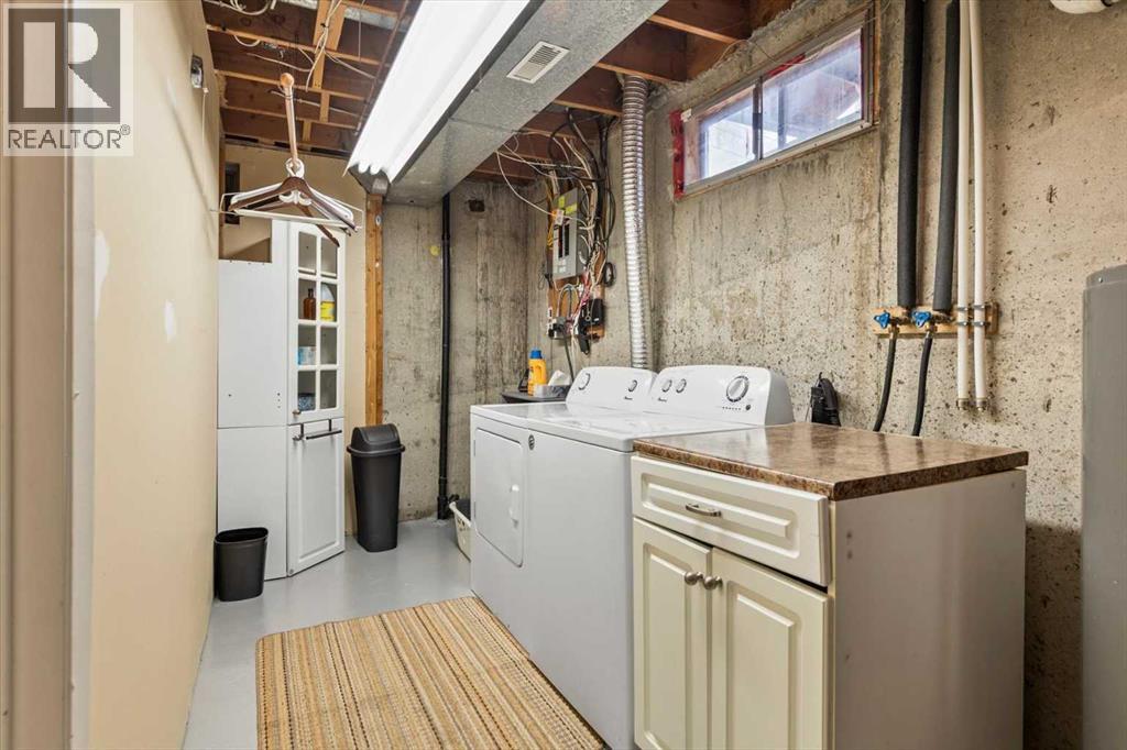 Single Family House for Sale in  Berkley Drive NW Beddington Heights Calgary 