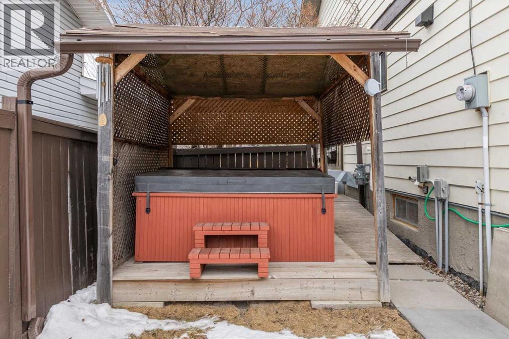 Single Family House for Sale in  Berkley Drive NW Beddington Heights Calgary 