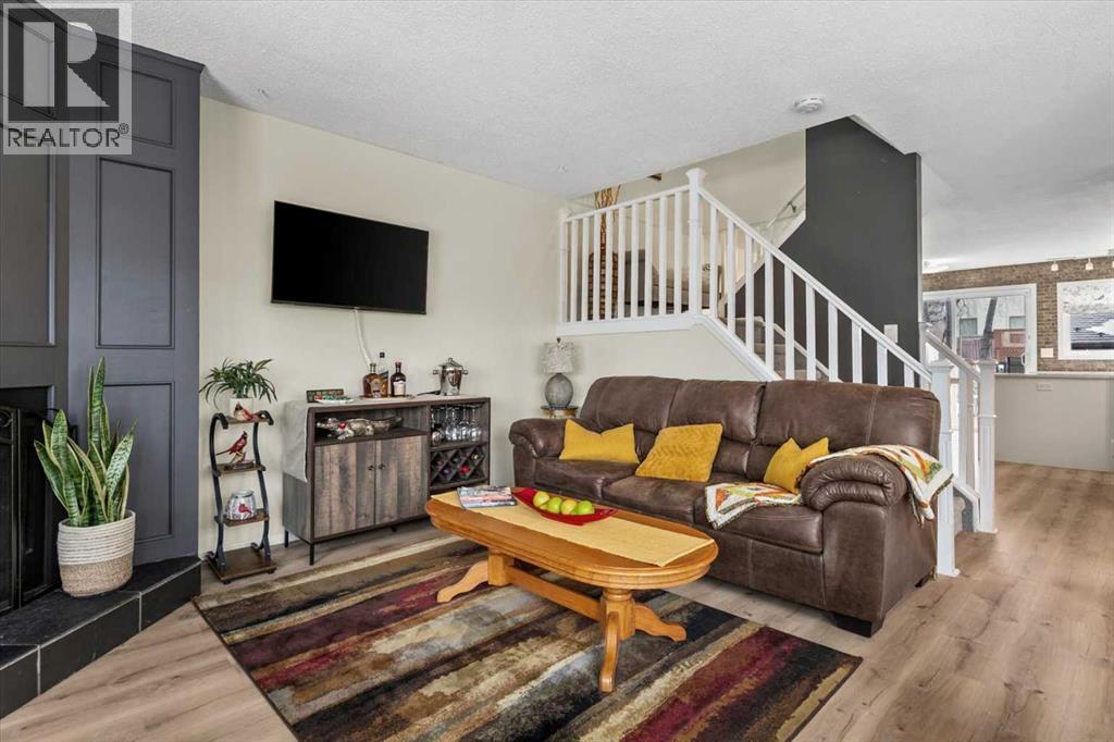 Single Family House for Sale in  Berkley Drive NW Beddington Heights Calgary 