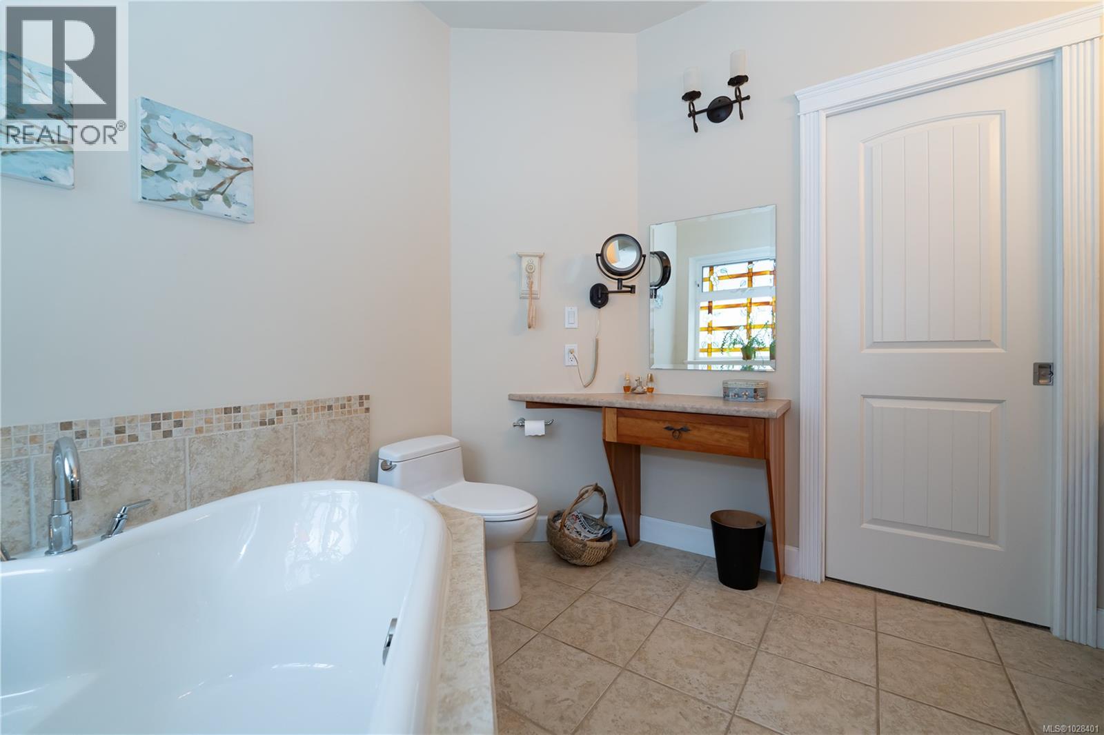  2514 Kinnoull Crescent, Mill Bay