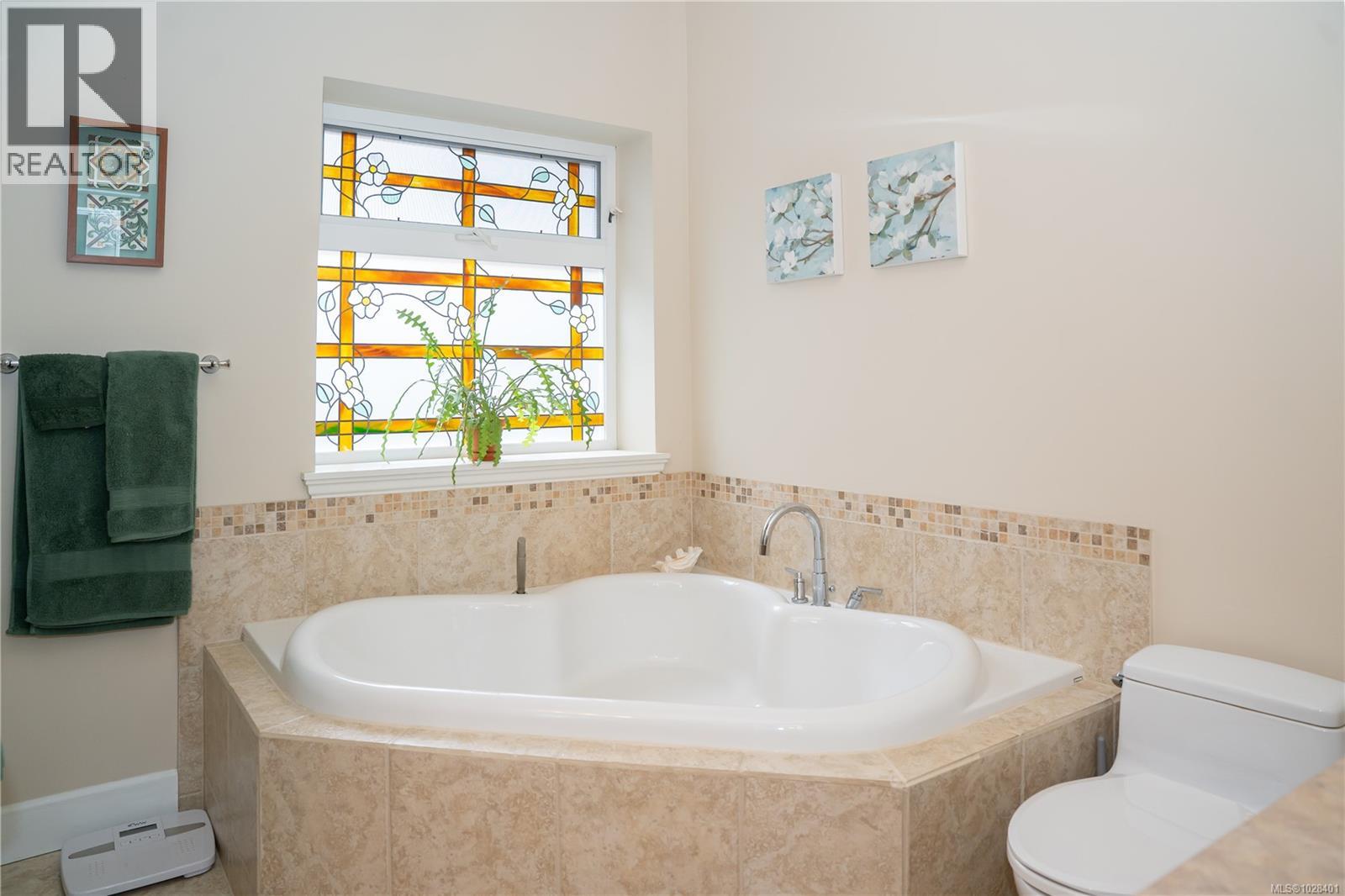  2514 Kinnoull Crescent, Mill Bay