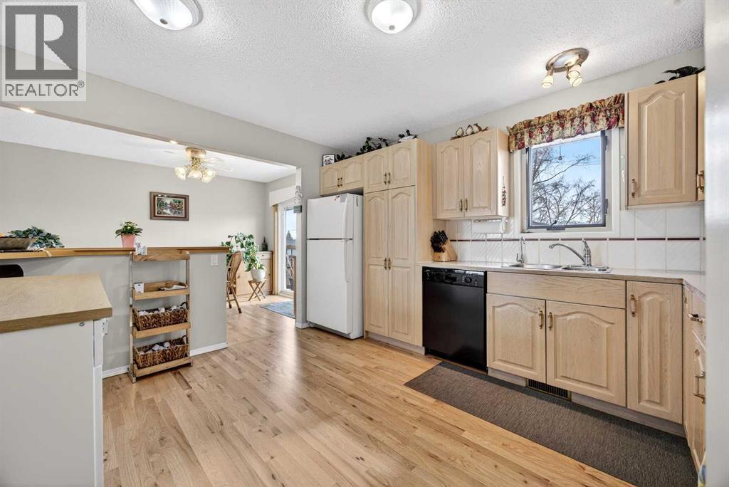 Single Family House Bi-level for Sale in  Maddock Way NE Marlborough Park Calgary 