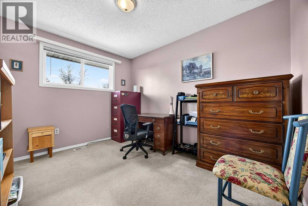 Single Family House Bi-level for Sale in  Maddock Way NE Marlborough Park Calgary 