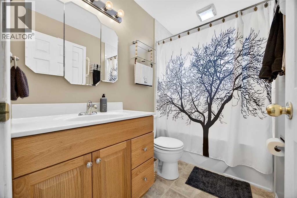 Single Family House Bi-level for Sale in  Maddock Way NE Marlborough Park Calgary 