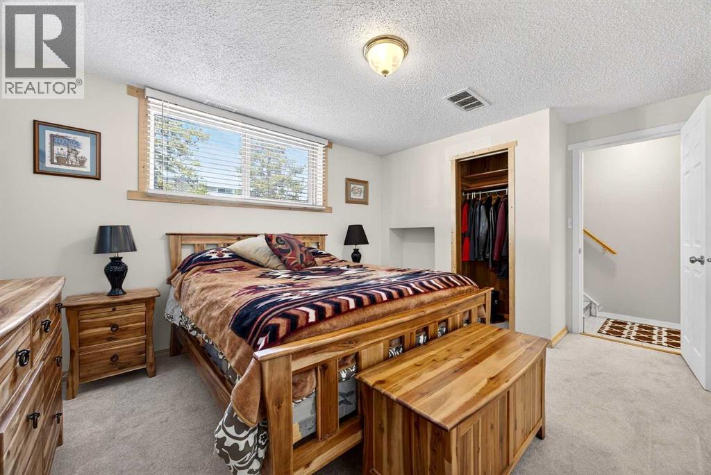 Single Family House Bi-level for Sale in  Maddock Way NE Marlborough Park Calgary 