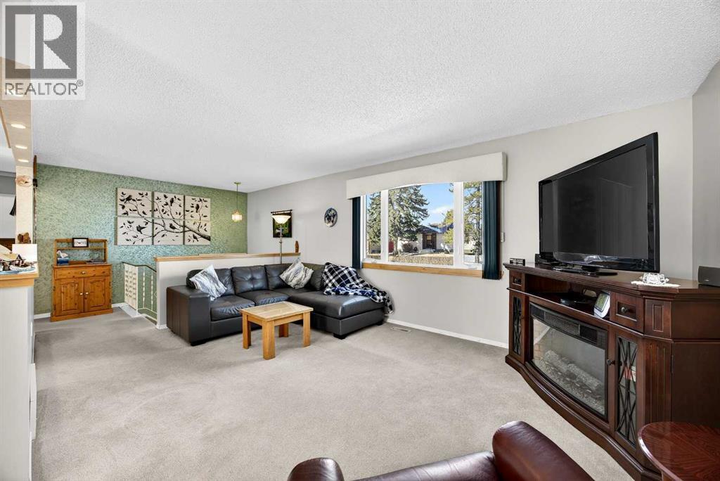 Single Family House Bi-level for Sale in  Maddock Way NE Marlborough Park Calgary 