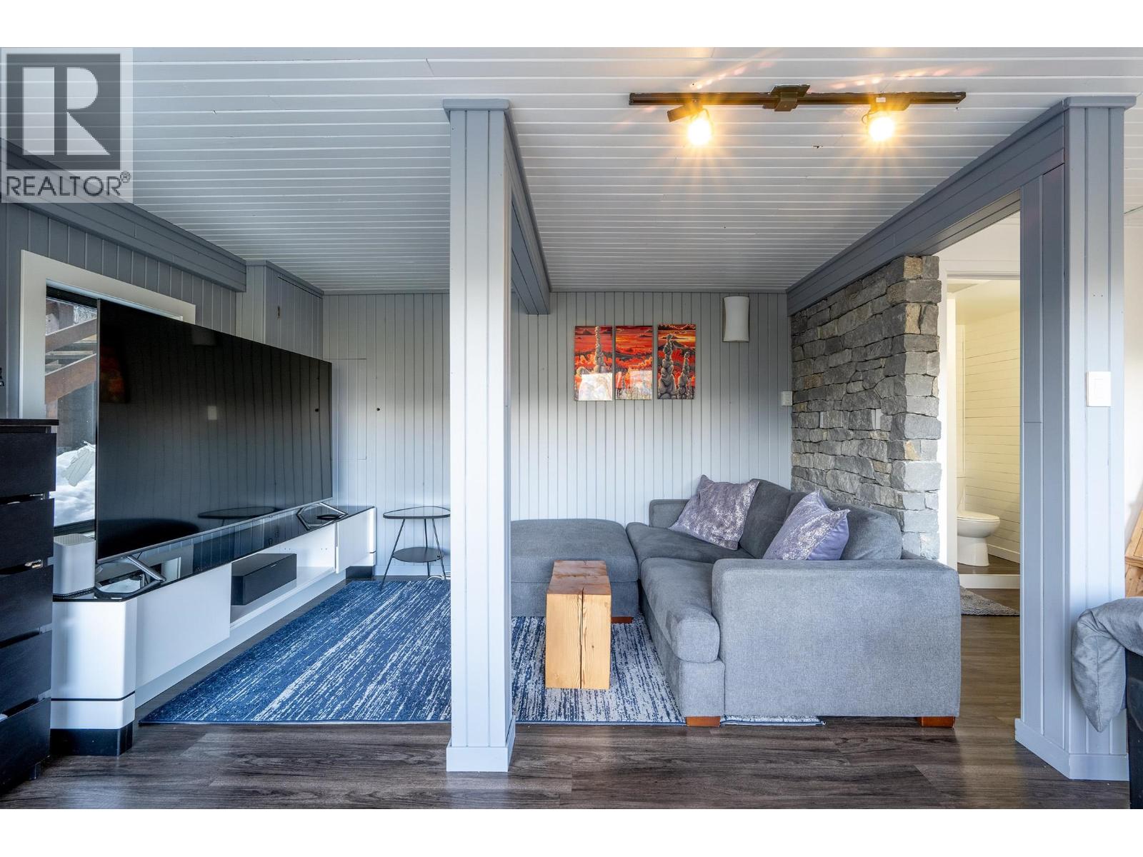 8706 WEDGEVIEW PLACE, Whistler