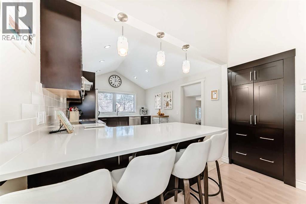 Single Family House for Sale in  Varsity Close NW Varsity Calgary 