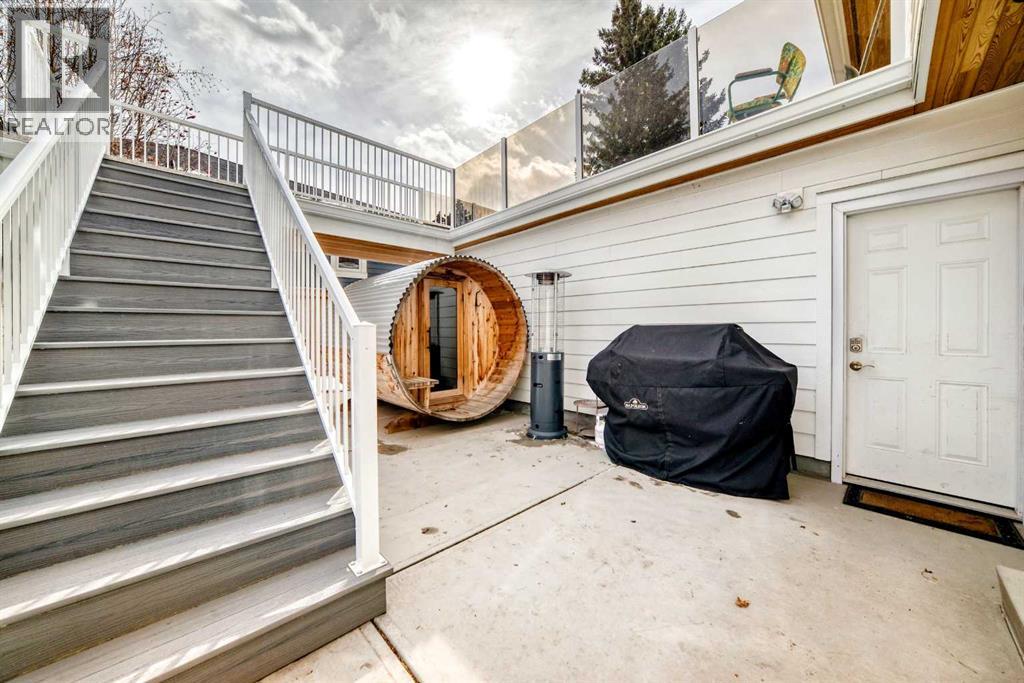 Single Family House for Sale in  Varsity Close NW Varsity Calgary 