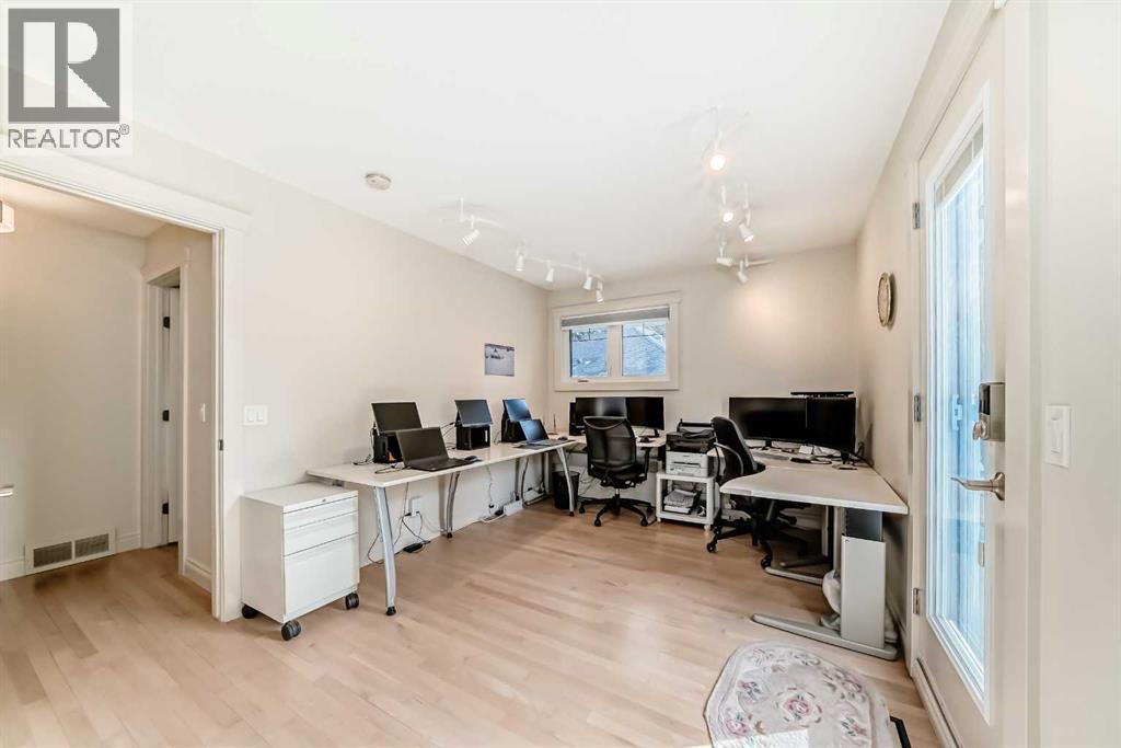 Single Family House for Sale in  Varsity Close NW Varsity Calgary 