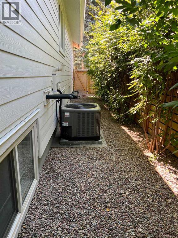 Single Family House for Sale in  Varsity Close NW Varsity Calgary 