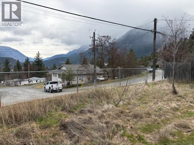  701 COLUMBIA Street, Lillooet
