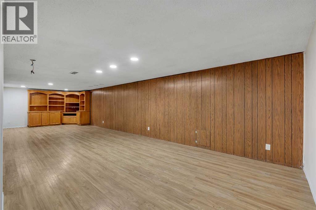 Single Family House Bungalow for Sale in  Huntham Place NE Huntington Hills Calgary 