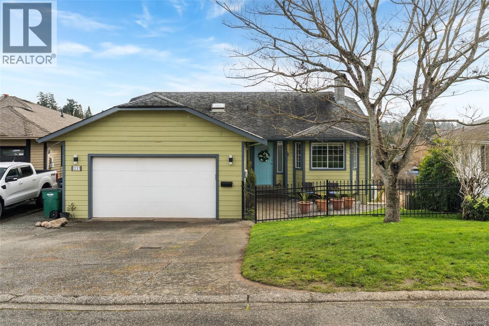  1237 Glyn Oak Place, Saanich