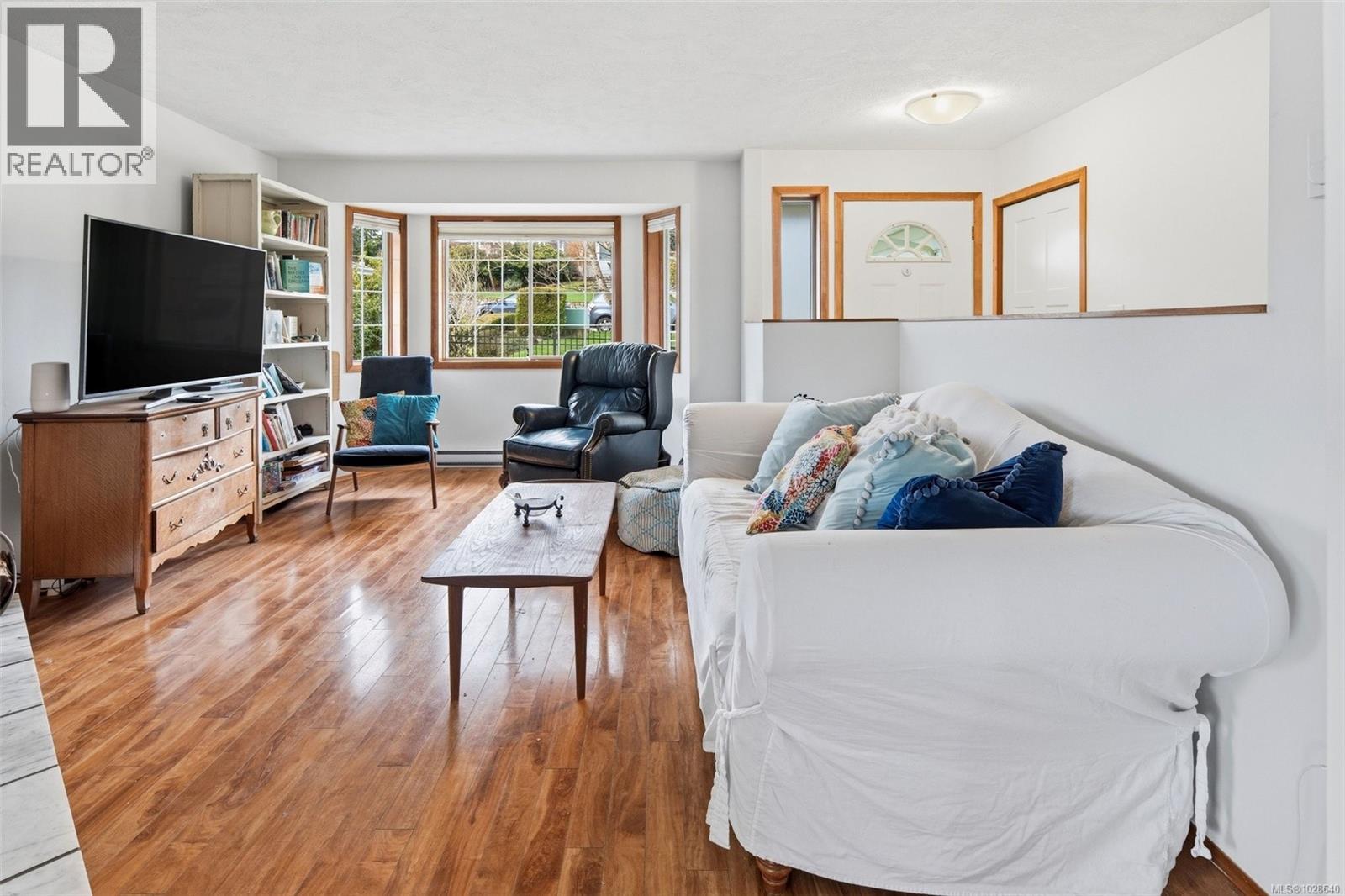  1237 Glyn Oak Place, Saanich